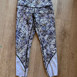 Lululemon Capri Floral leggings Small